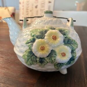 🎅🏻 VINTAGE 1970’S CERAMIC SUNFLOWER FOOTED TEAPOT METAL HANDLE JAPAN 7”